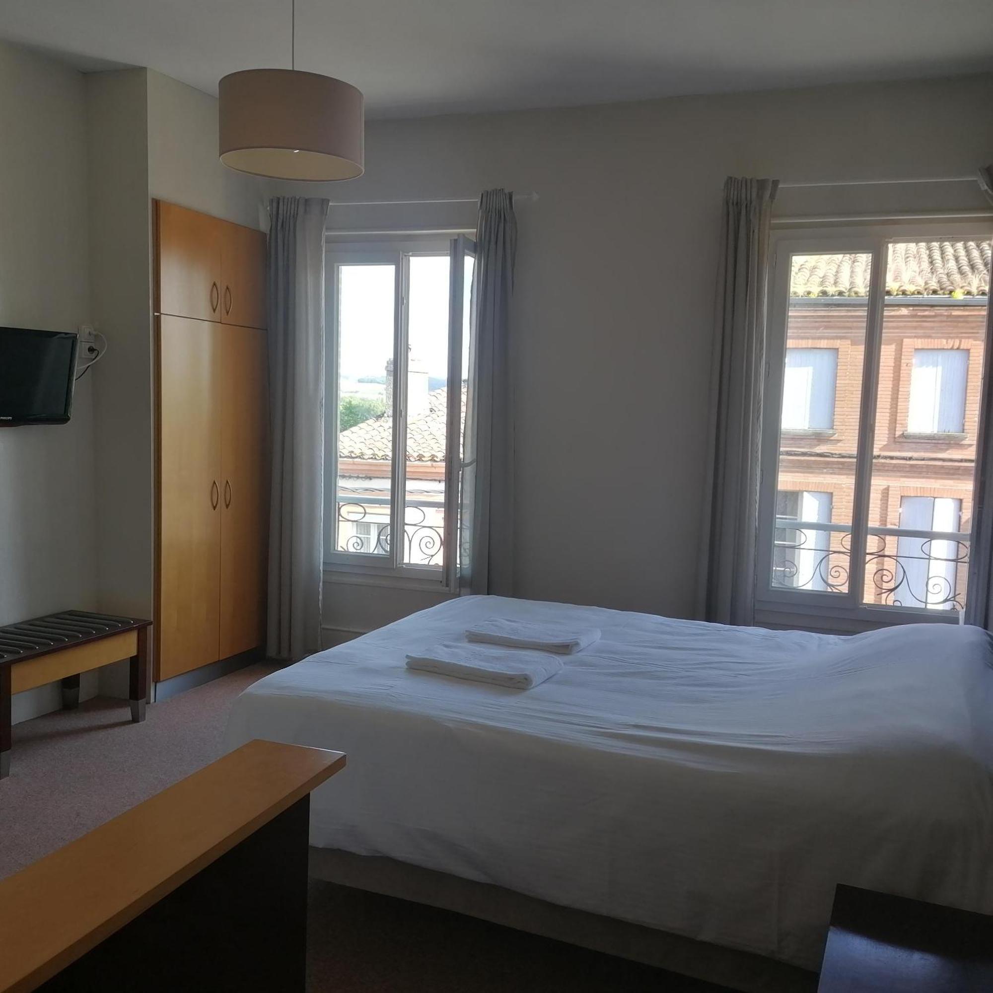 Hotel Le Normandy Beaumont-de-Lomagne ภายนอก รูปภาพ