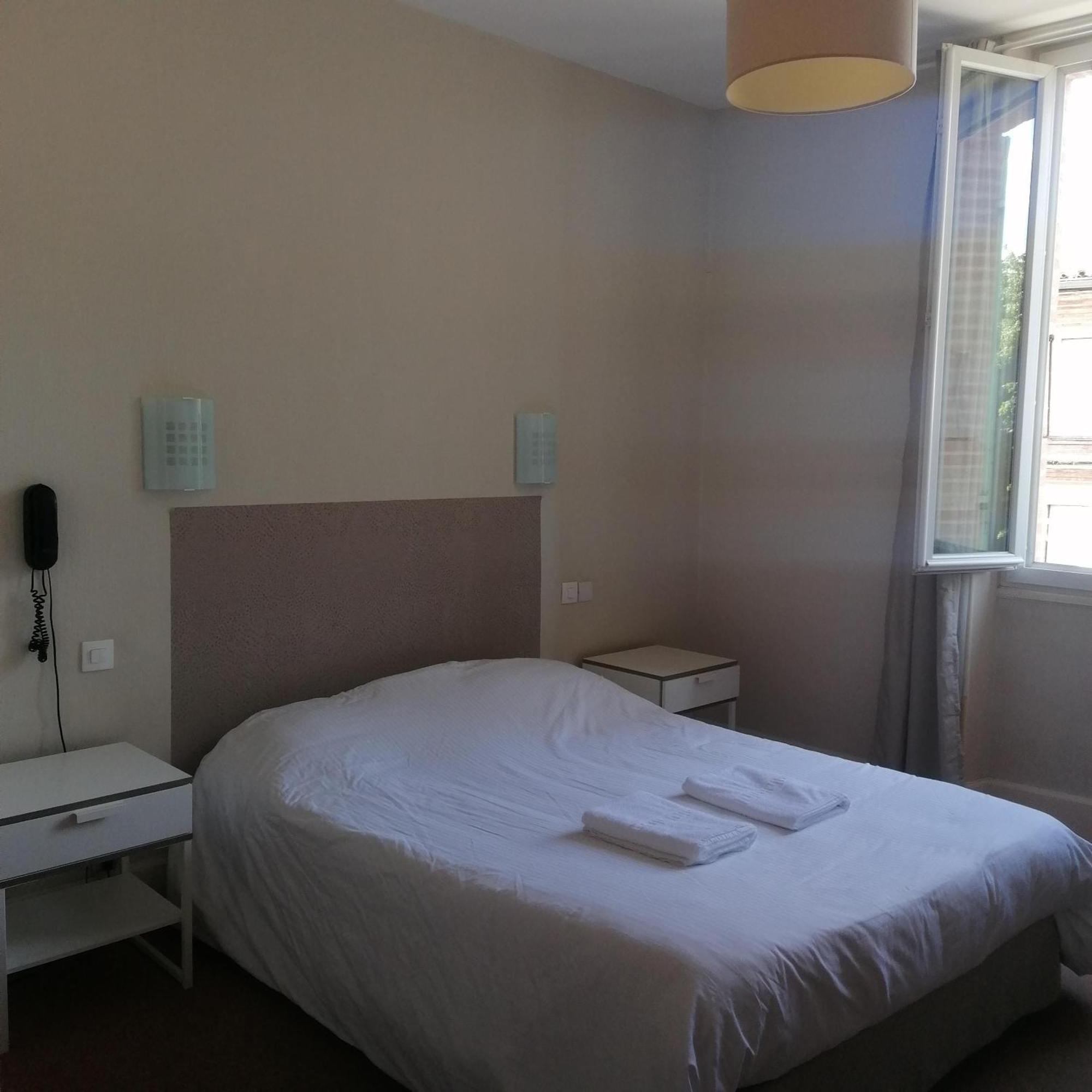 Hotel Le Normandy Beaumont-de-Lomagne ภายนอก รูปภาพ