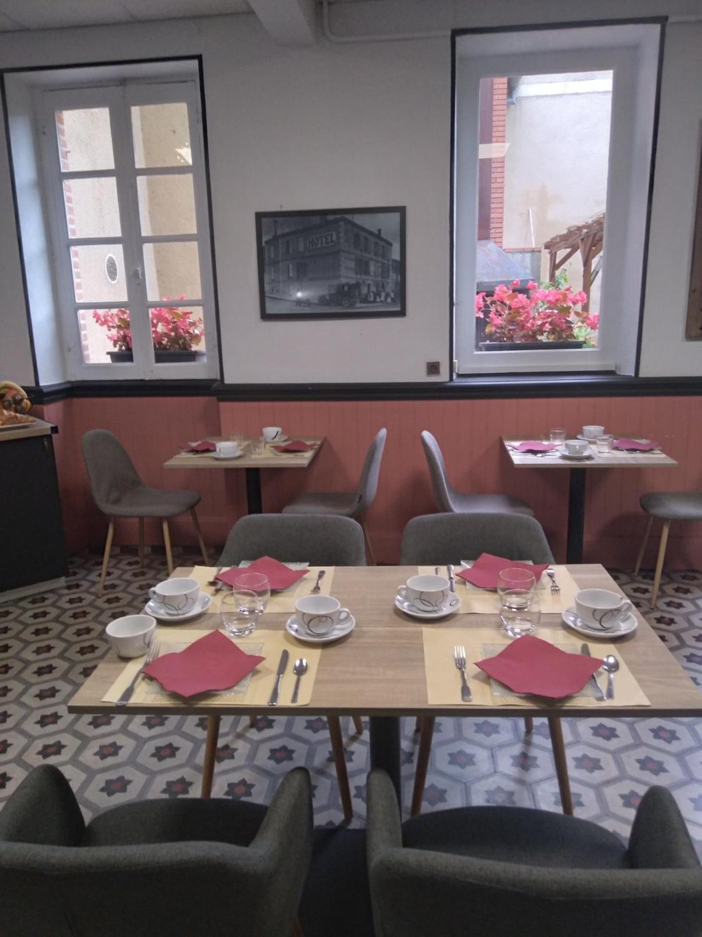 Hotel Le Normandy Beaumont-de-Lomagne ภายนอก รูปภาพ