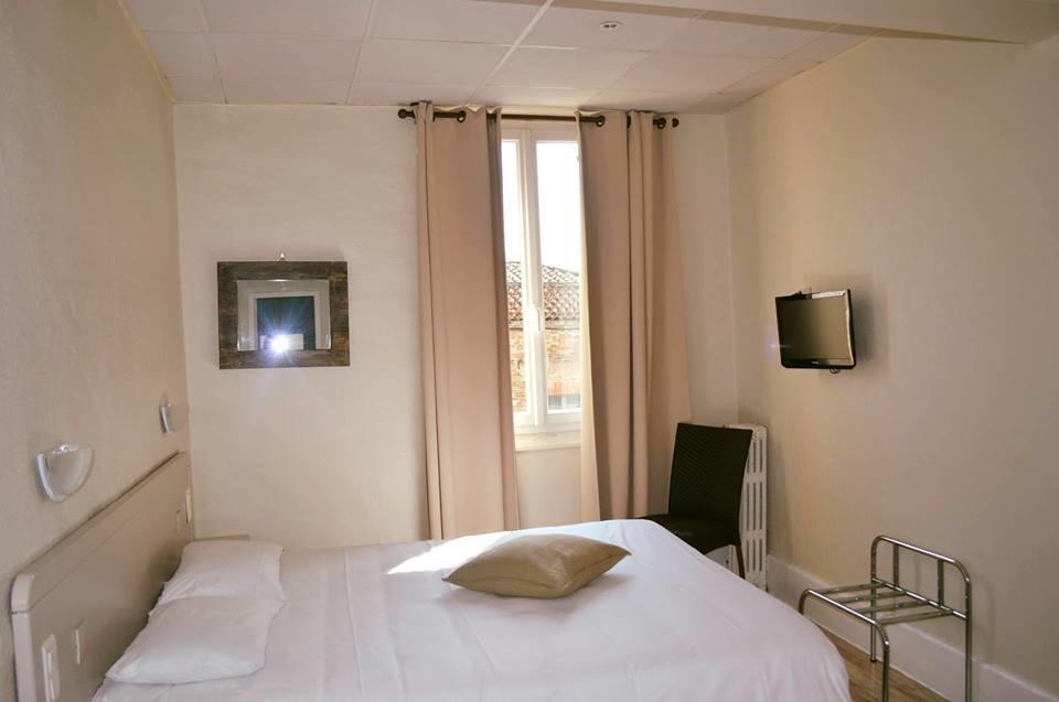 Hotel Le Normandy Beaumont-de-Lomagne ภายนอก รูปภาพ